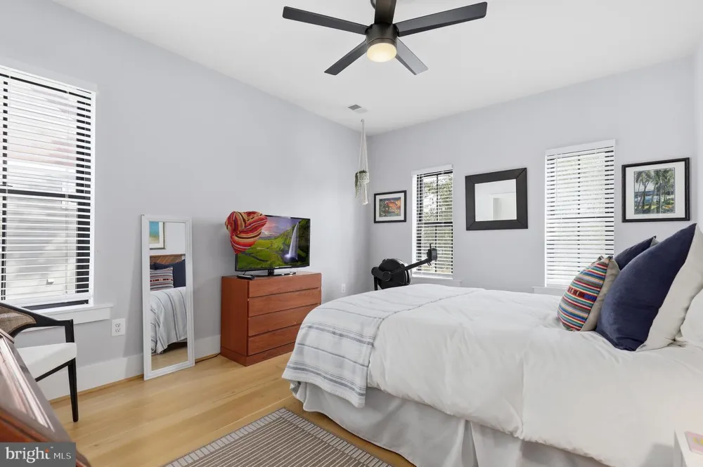 907 MAPLE AVENUE Rockville, MD 20851