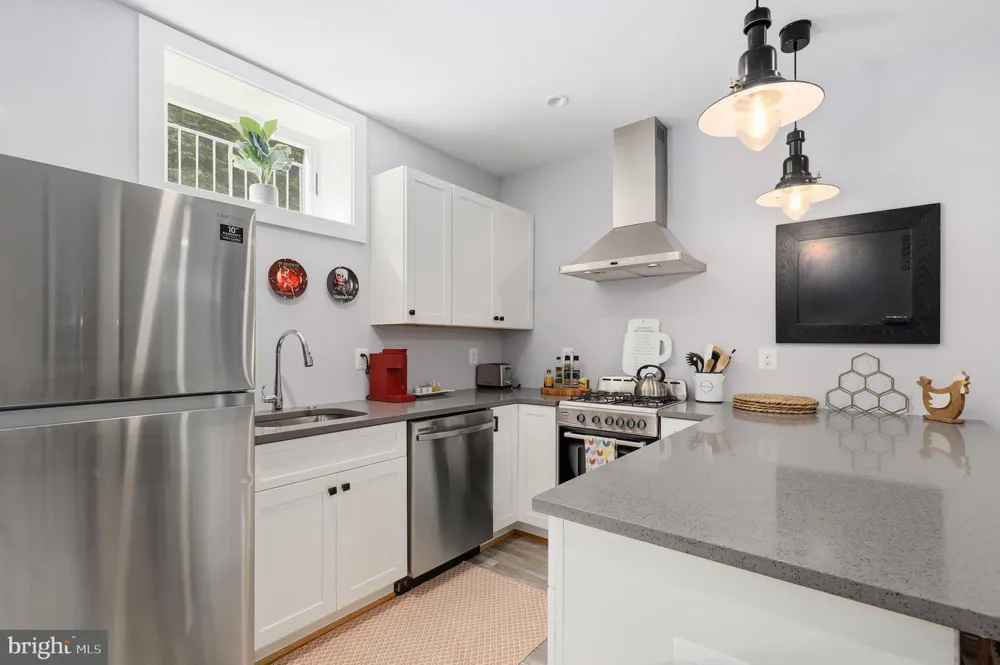 907 MAPLE AVENUE Rockville, MD 20851