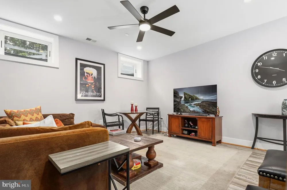 907 MAPLE AVENUE Rockville, MD 20851