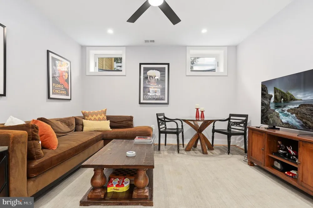 907 MAPLE AVENUE Rockville, MD 20851