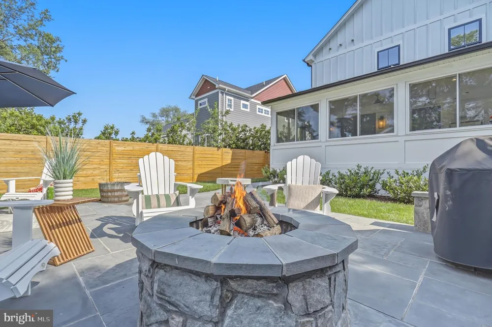 907 MAPLE AVENUE Rockville, MD 20851