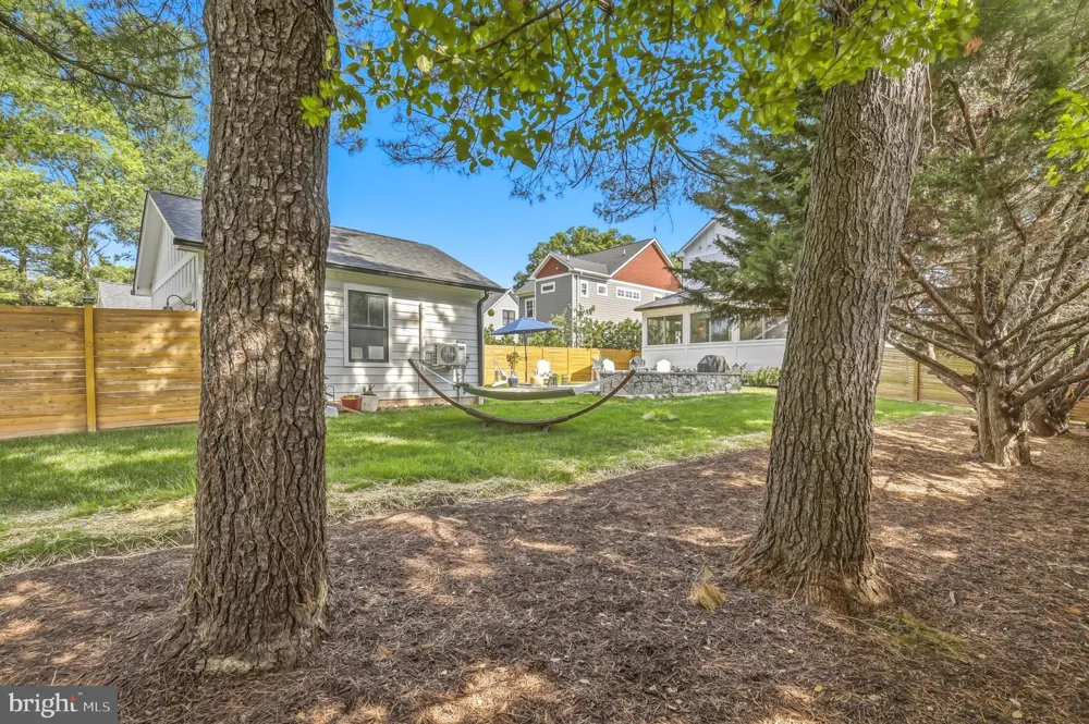 907 MAPLE AVENUE Rockville, MD 20851