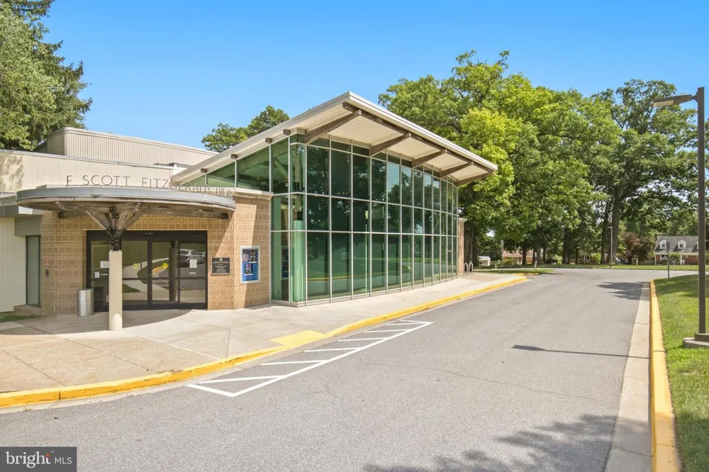 907 MAPLE AVENUE Rockville, MD 20851