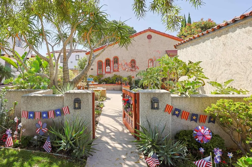 1027 Adella Coronado, CA 92118