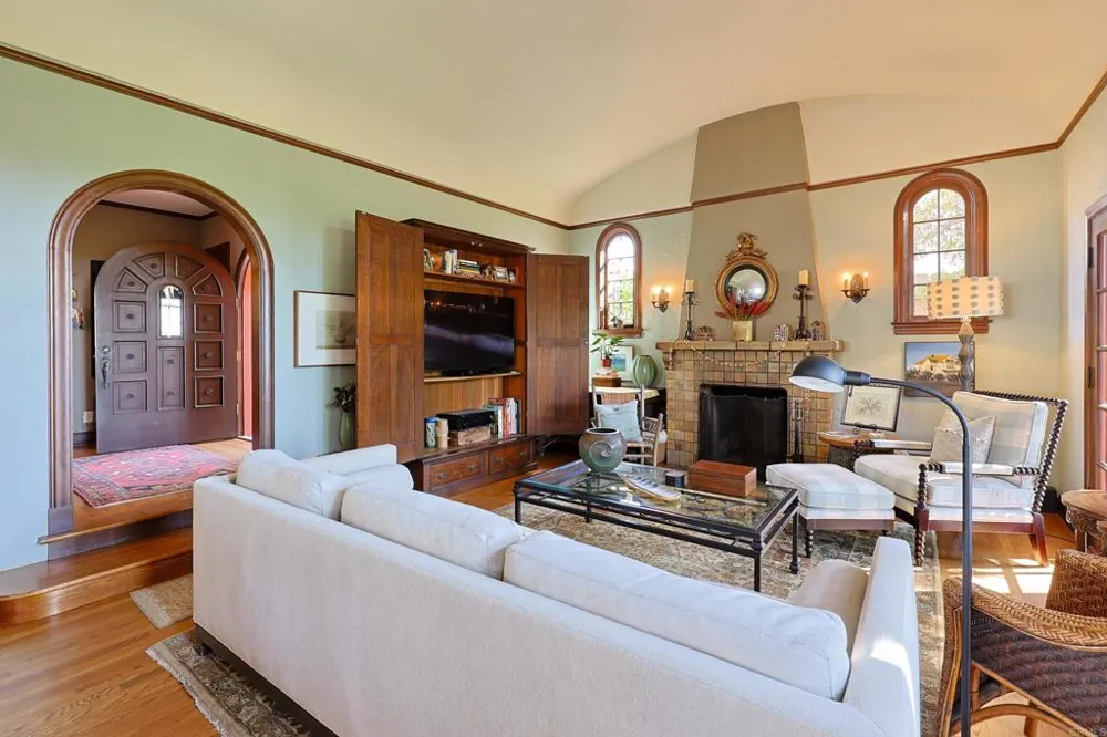 1027 Adella Coronado, CA 92118