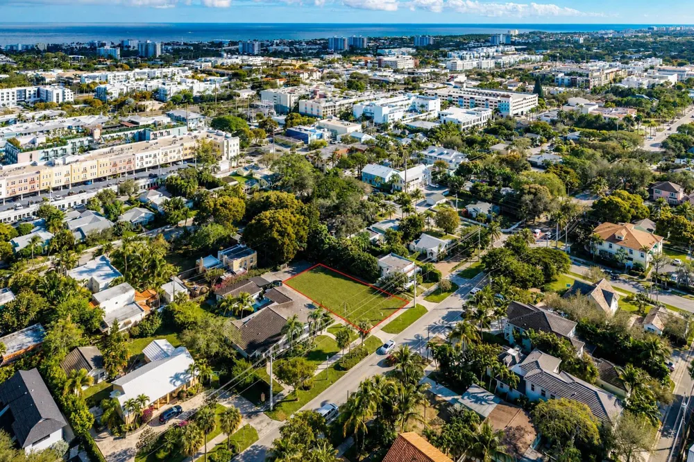 215 Swinton Avenue Delray Beach, FL 33444