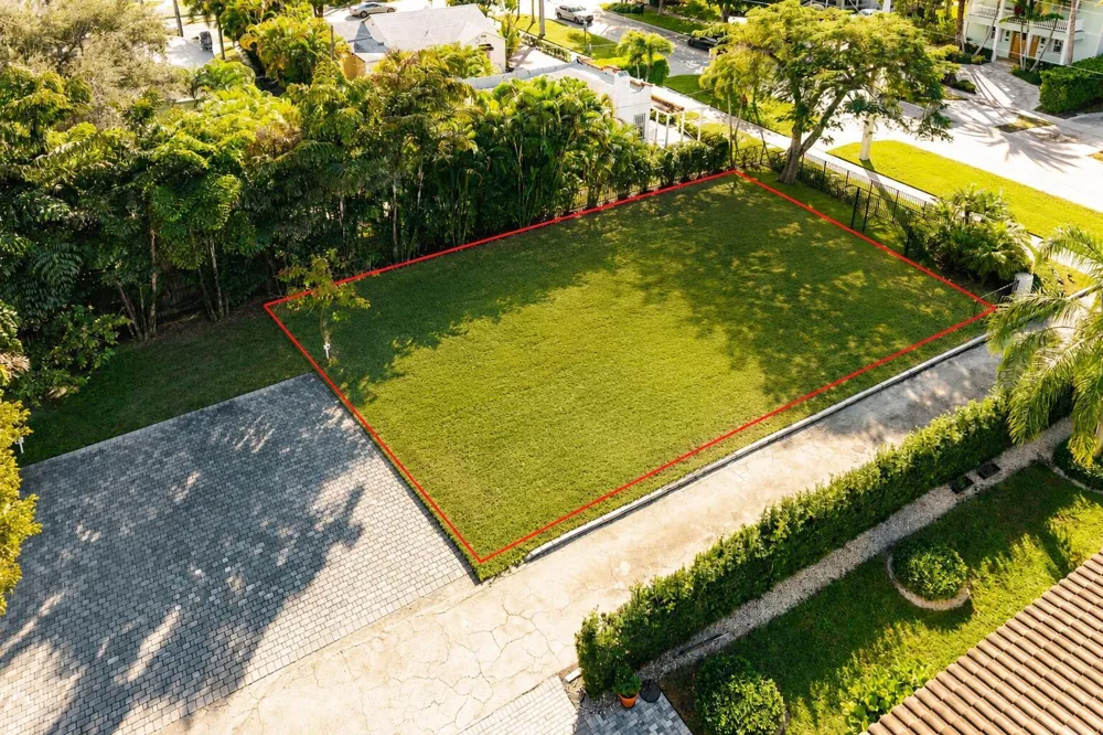 215 Swinton Avenue Delray Beach, FL 33444