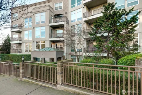 3221 SW Avalon Way #313