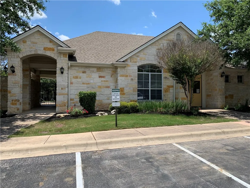 1900 Scofield Ridge Parkway #1202 Austin, TX 78727