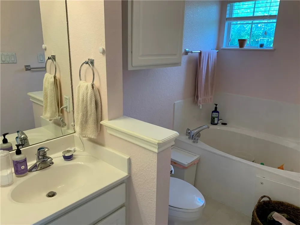 1900 Scofield Ridge Parkway #1202 Austin, TX 78727
