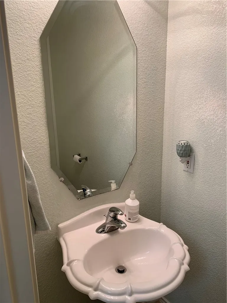 1900 Scofield Ridge Parkway #1202 Austin, TX 78727