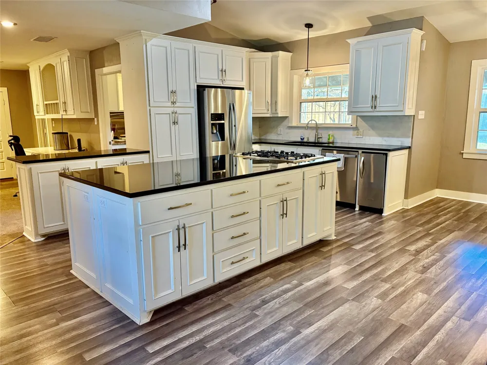 221 La Jolla Drive Athens, TX 75751