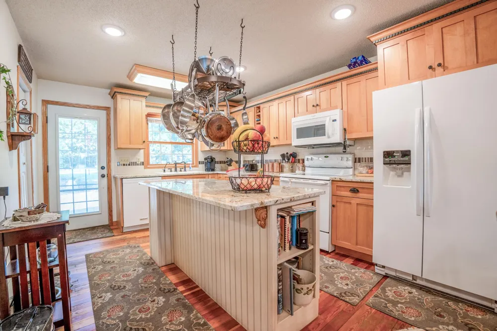 5999 150th Avenue NE Spicer, MN 56288