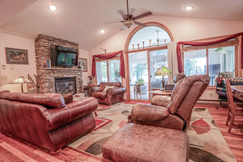 5999 150th Avenue NE Spicer, MN 56288
