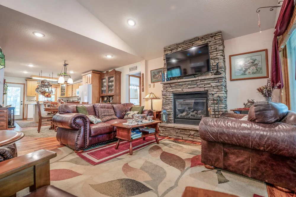 5999 150th Avenue NE Spicer, MN 56288