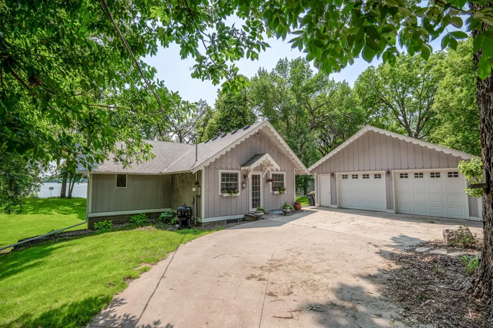 5999 150th Avenue NE Spicer, MN 56288