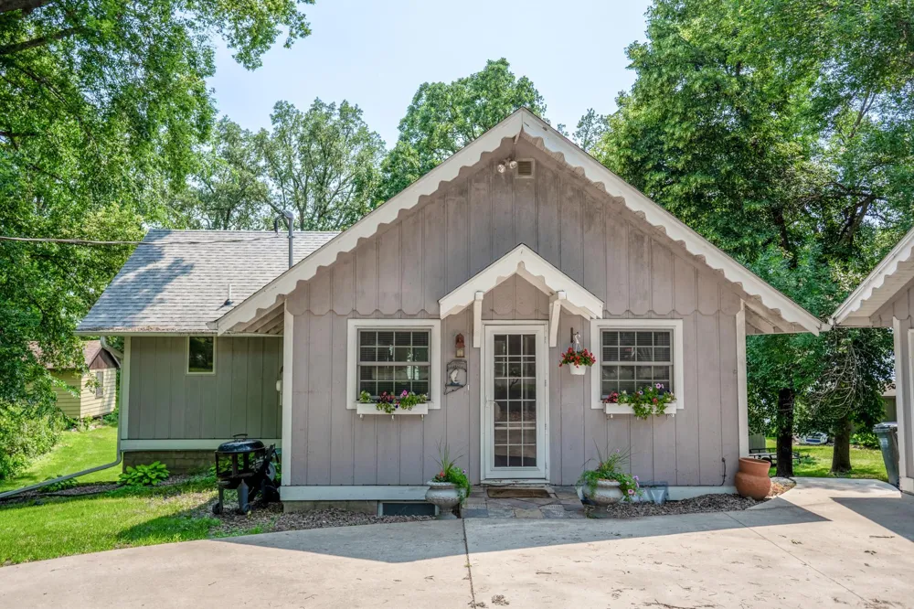 5999 150th Avenue NE Spicer, MN 56288