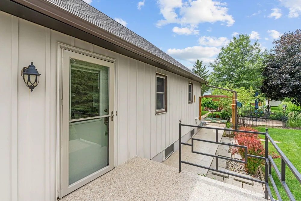 1505 High Street Lake City, MN 55041