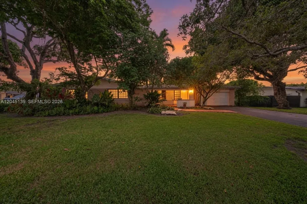 8340 SW 151st St Palmetto Bay, FL 33158