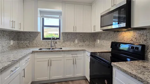50 W 28th St #52