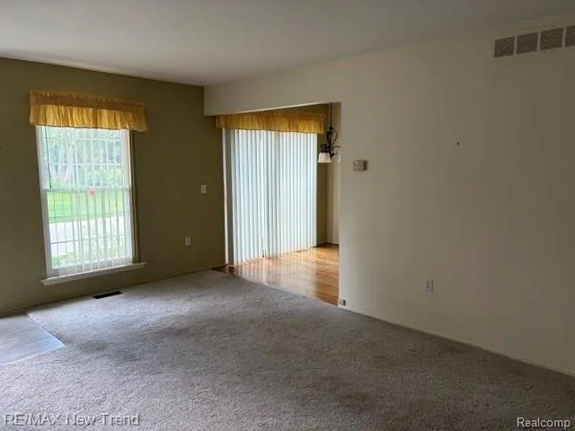 1412 Hidden Meadows Drive E #B Walled Lake City, MI 48390