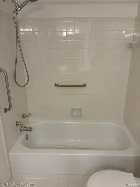 1412 Hidden Meadows Drive E #B Walled Lake City, MI 48390