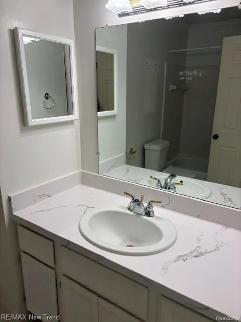1412 Hidden Meadows Drive E #B Walled Lake City, MI 48390