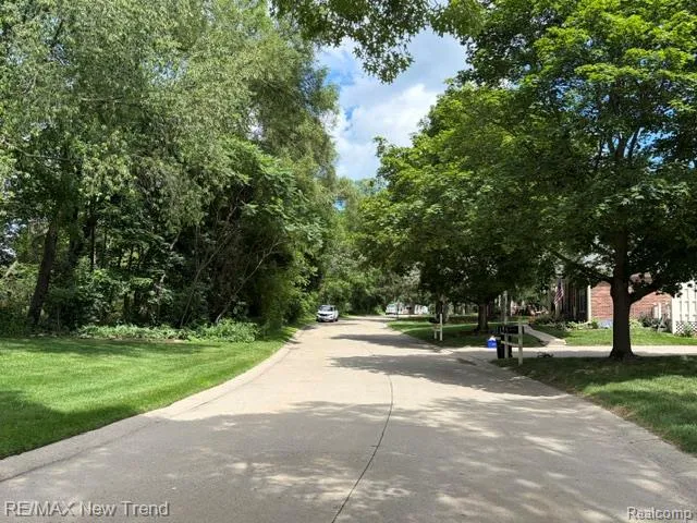 1412 Hidden Meadows Drive E #B Walled Lake City, MI 48390