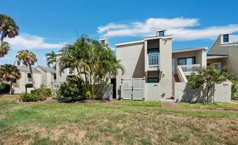 5260 GULF OF MEXICO DRIVE #413