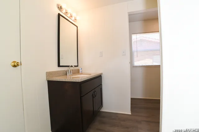 215 Greenlawn Ave Pleasanton, TX 78064