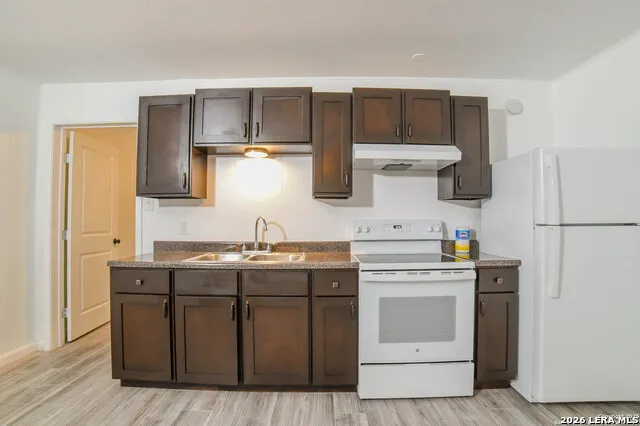 215 Greenlawn Ave Pleasanton, TX 78064