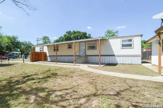 215 Greenlawn Ave Pleasanton, TX 78064