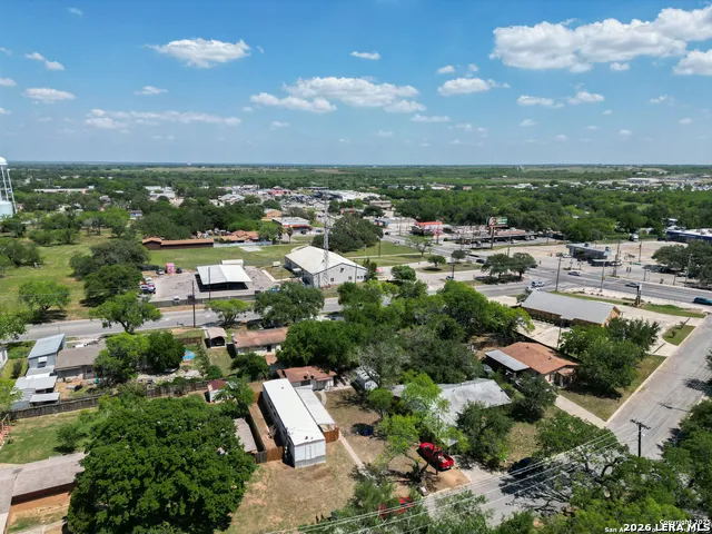 215 Greenlawn Ave Pleasanton, TX 78064