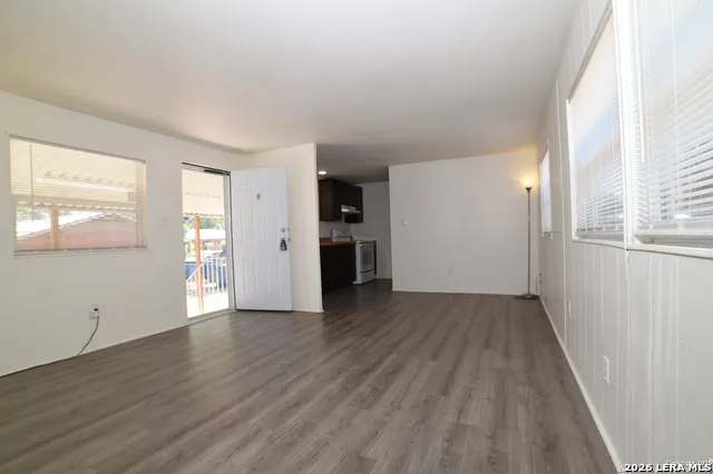215 Greenlawn Ave Pleasanton, TX 78064
