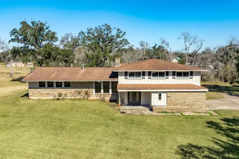 504 W Highway 332 W