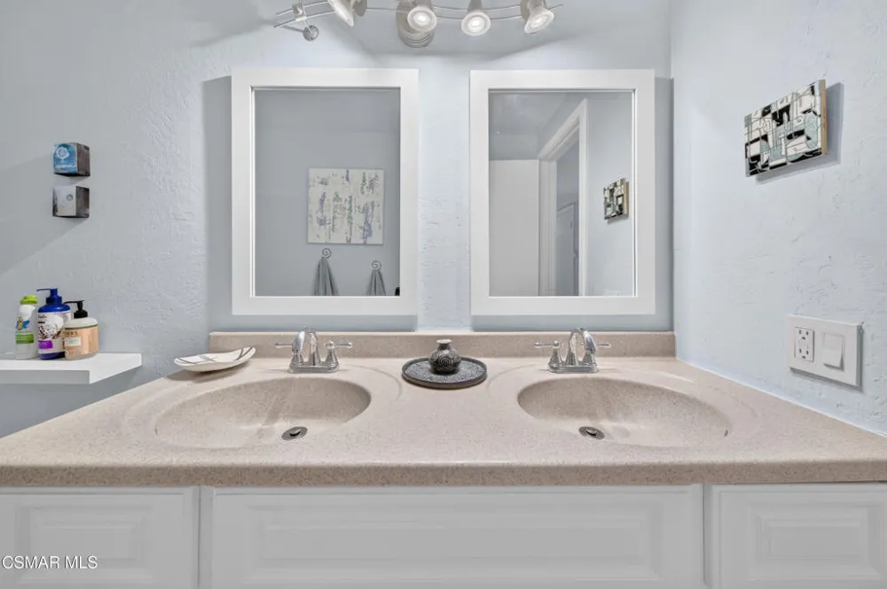 91 Albion Place Newbury Park, CA 91320