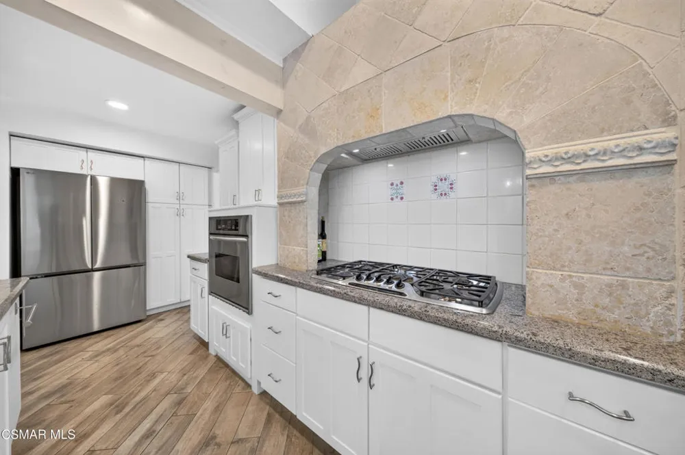 91 Albion Place Newbury Park, CA 91320