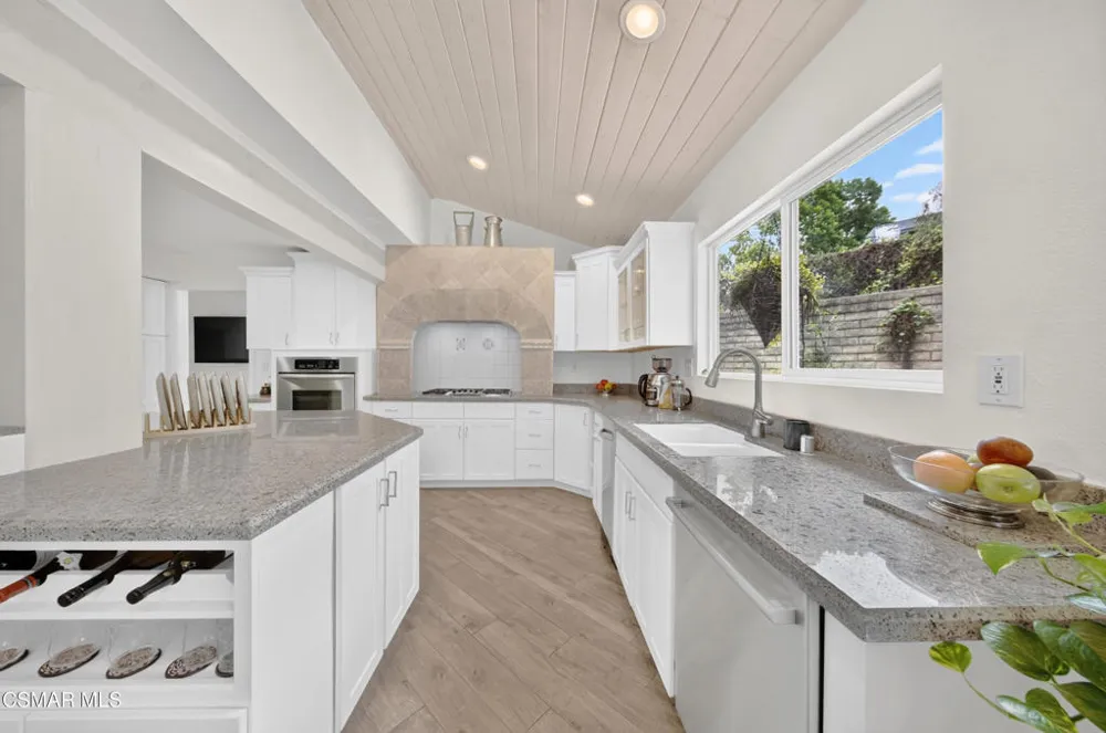 91 Albion Place Newbury Park, CA 91320