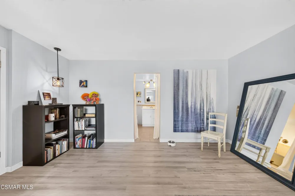 91 Albion Place Newbury Park, CA 91320
