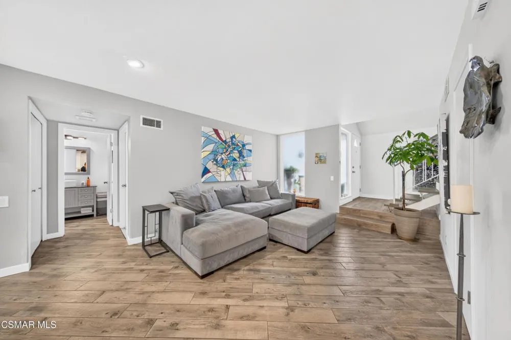91 Albion Place Newbury Park, CA 91320