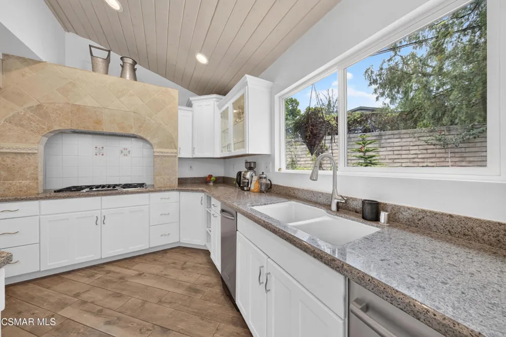 91 Albion Place Newbury Park, CA 91320