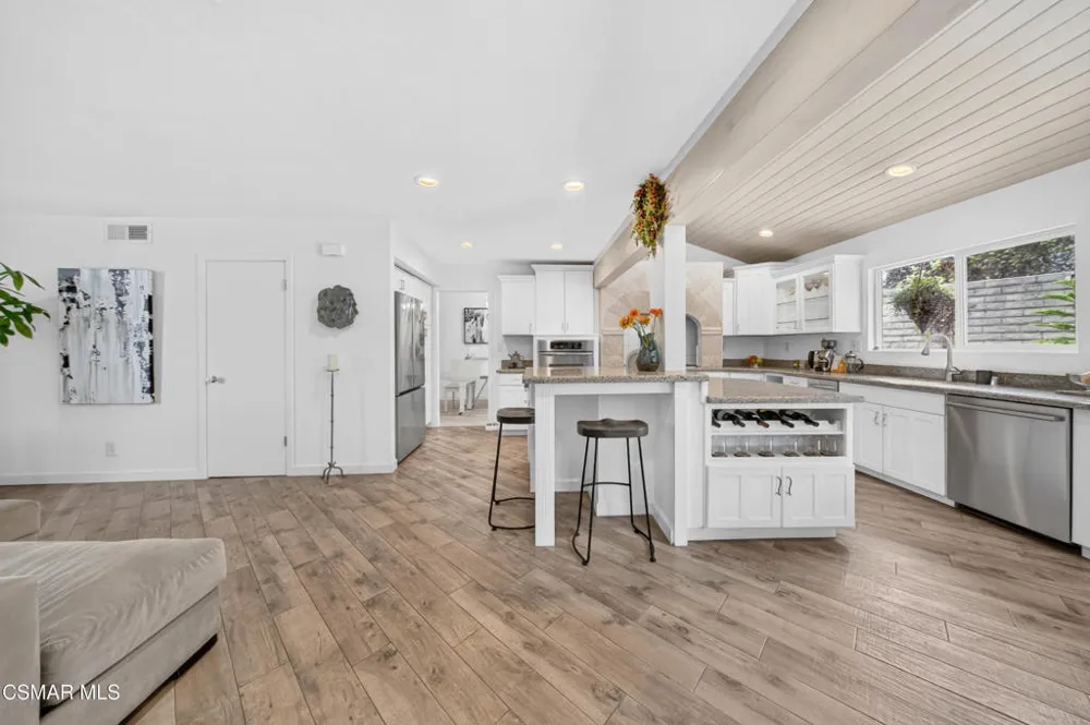 91 Albion Place Newbury Park, CA 91320