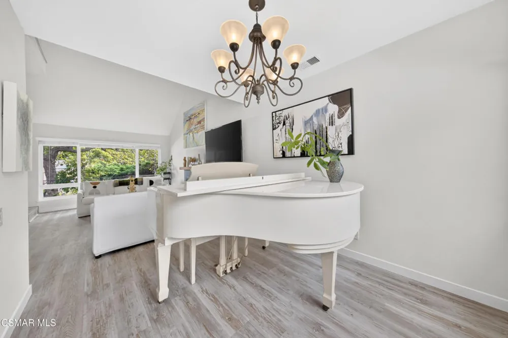 91 Albion Place Newbury Park, CA 91320