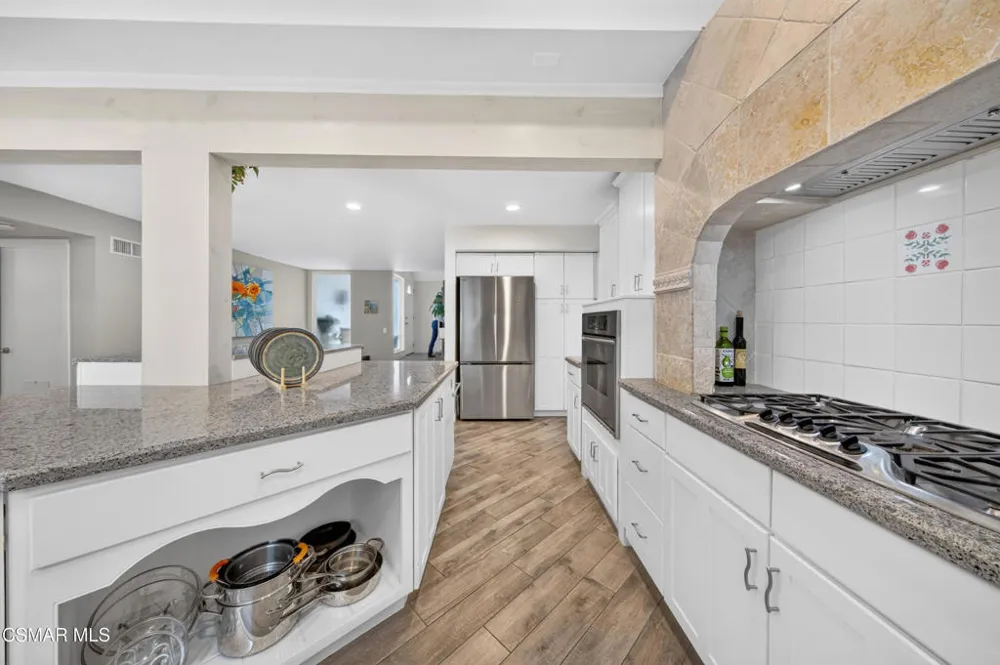 91 Albion Place Newbury Park, CA 91320