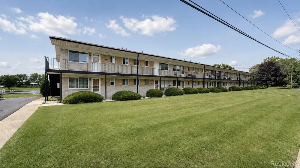 26945 Milford Road #34 Lyon Charter Township, MI 48178