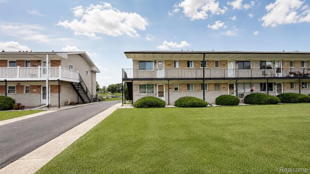26945 Milford Road #34 Lyon Charter Township, MI 48178