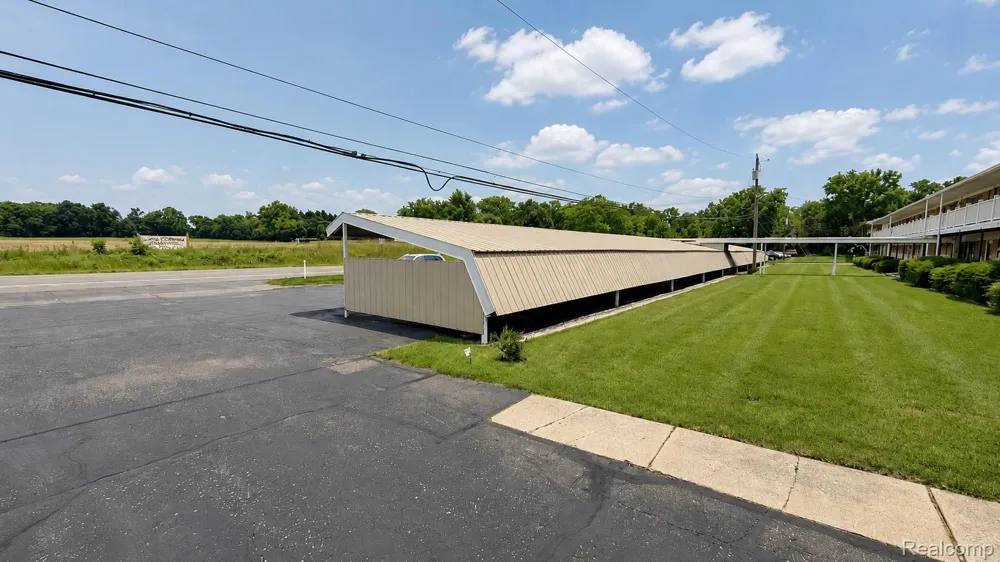 26945 Milford Road #34 Lyon Charter Township, MI 48178