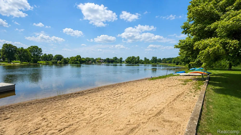 26945 Milford Road #34 Lyon Charter Township, MI 48178