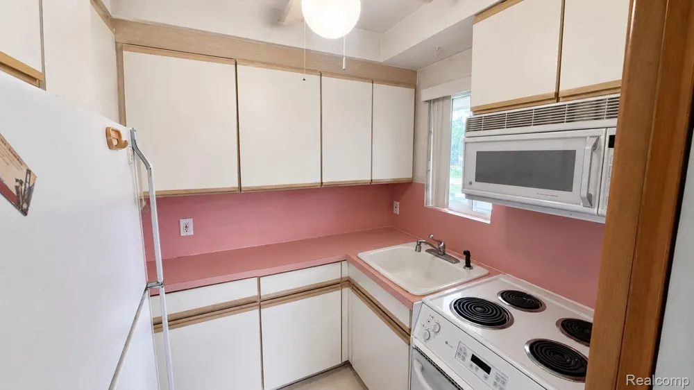 26945 Milford Road #34 Lyon Charter Township, MI 48178