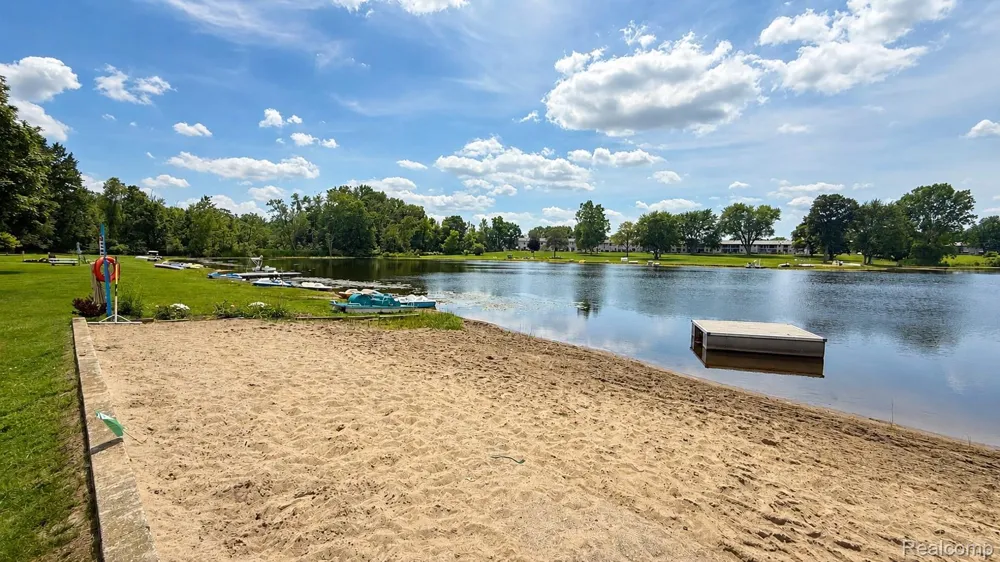 26945 Milford Road #34 Lyon Charter Township, MI 48178